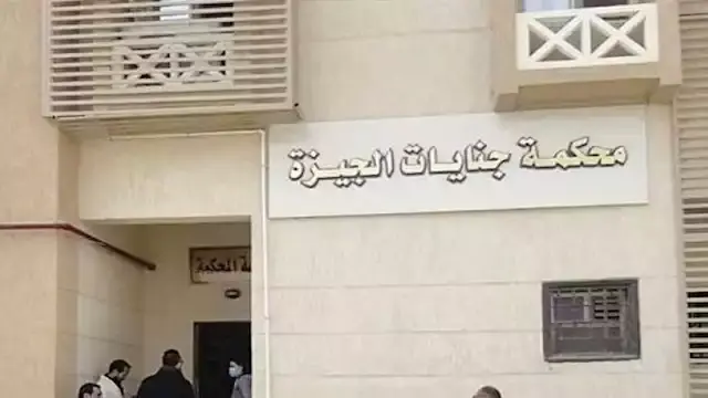 رمته حيّاً على السطح خوفاً من العار.. تأجيل محاكمة "فتاة بولاق" وخطيبها سبتمبر المقبل
