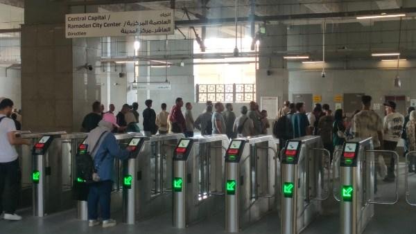 وزارة النقل: جميع مرافق ووسائل النقل الجماعي تعمل بصورة طبيعية... ولم تتأثر بالهزة الأرضية