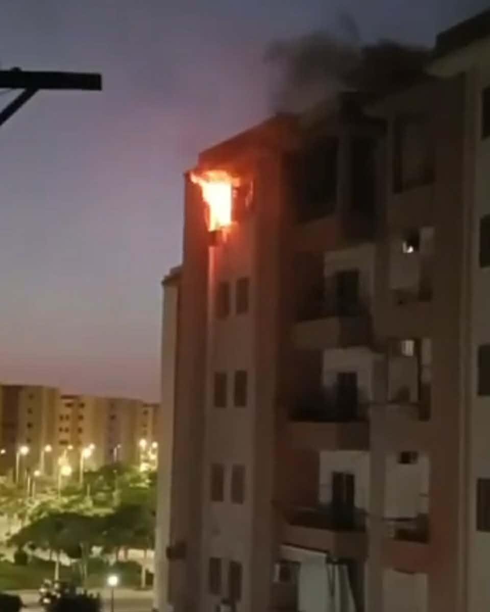 السيطرة على حريق شقة سكنية بحدائق أكتوبر.. وشاهد عيان: سمعنا صرخات السكان وأبلغنا النجدة