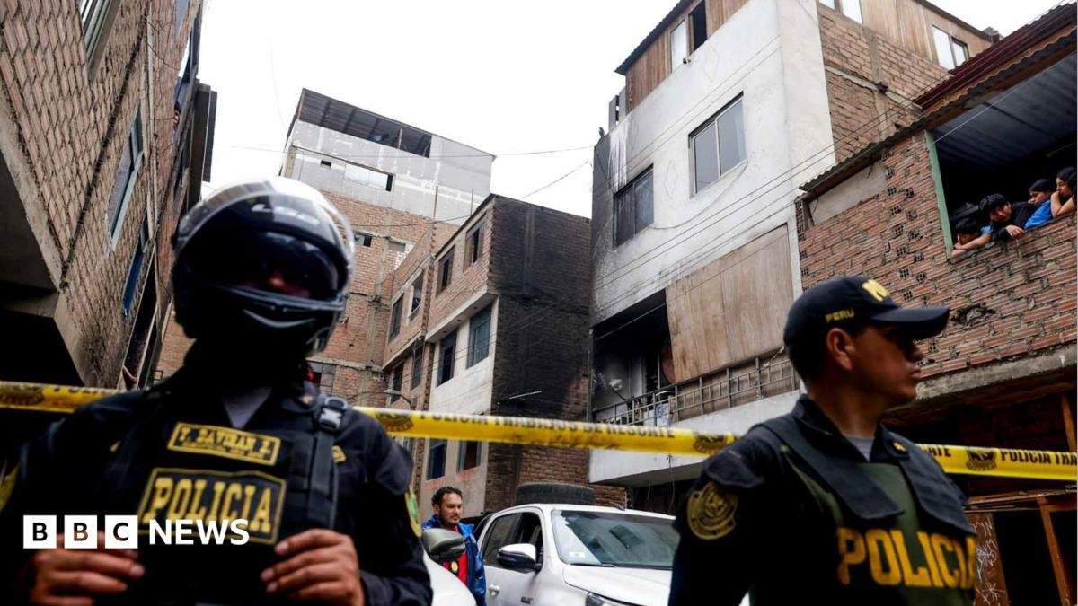 Fire kills 10 members of same family in Peru, police say