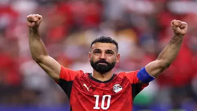 محمد صلاح يخطف الأنظار في زفاف مصطفى شوبير.. كم بلغ سعر قميصه؟