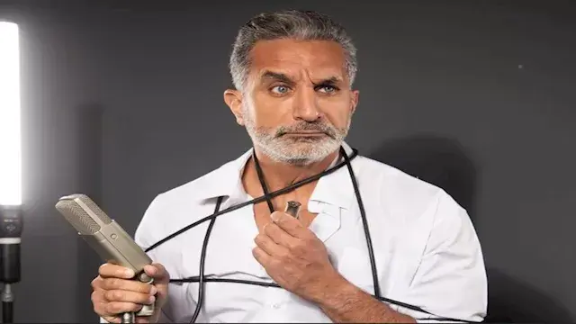 "عيش سنك يا أخي".. باسم يوسف يعلق بطريقة كوميدية على حفل عمرو دياب