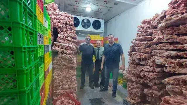 محافظ الجيزة: ضبط 42 طن لحوم ودواجن فاسدة ومنشآت مخالفة بالأسواق (صور)
