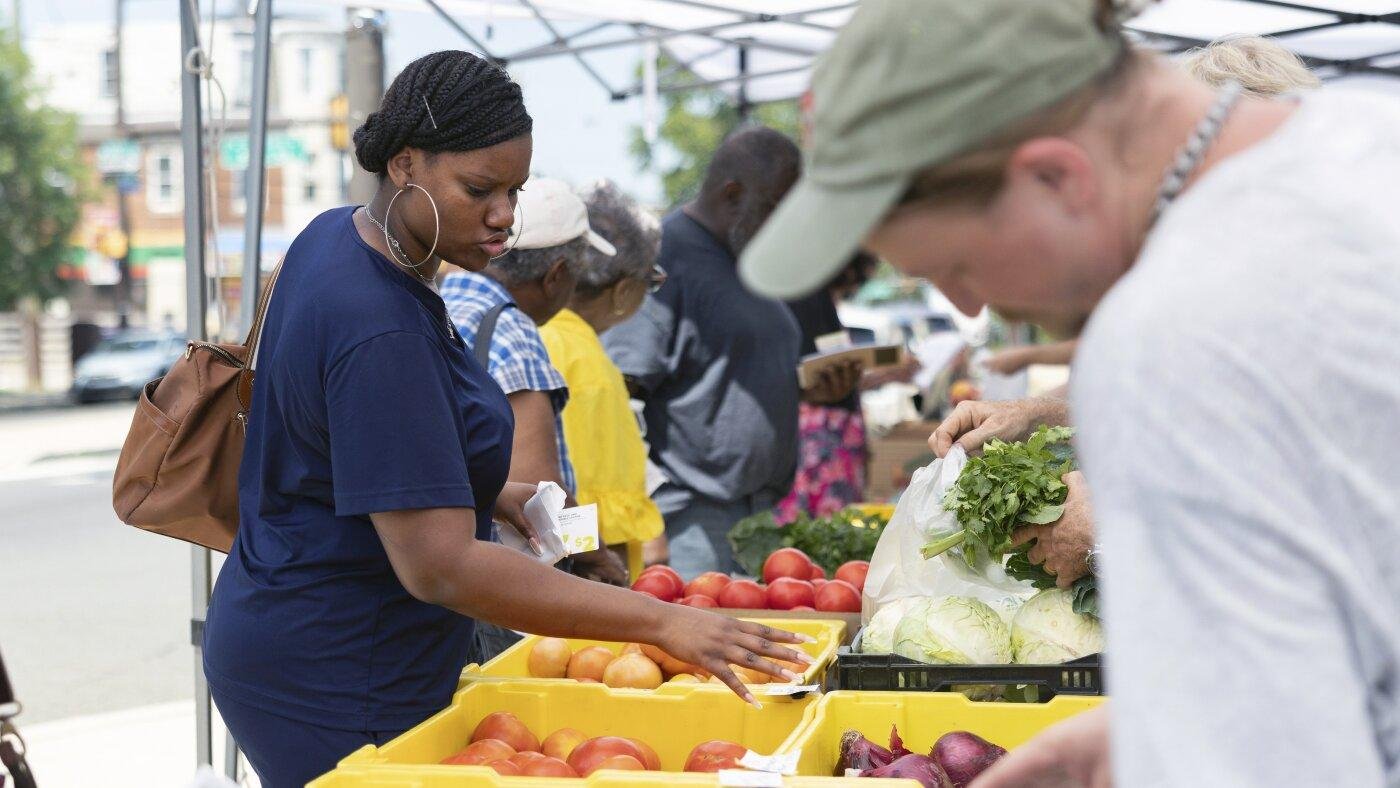 The White House pushes healthy eating. It cut a landmark nutrition education program