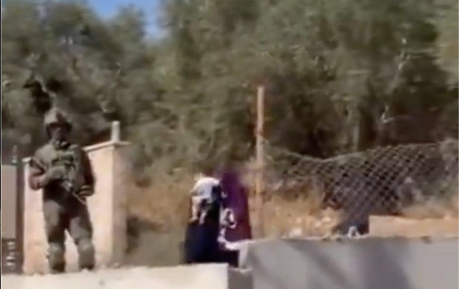 Israeli forces order families to evacuate homes in Qusra