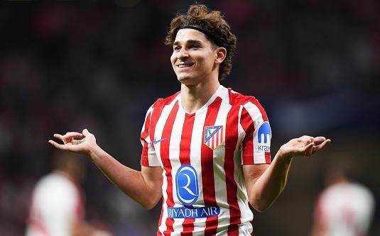 تقارير: ألفاريز يعود إلى مدريد.. واجتماع الأربعاء يحسم مستقبله مع أتلتيكو