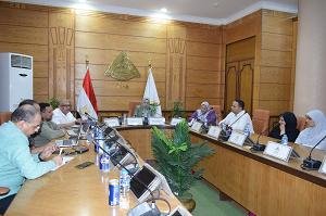 جامعة بنها تناقش الاستعدادات النهائية للكشف الطبي على الطلاب الجدد
