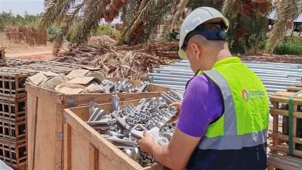 لخدمة أكثر من 300 ألف فدان.. محافظ الوادي الجديد تعلن بدء تنفيذ مشروع شبكة الداخلة الشمسية
