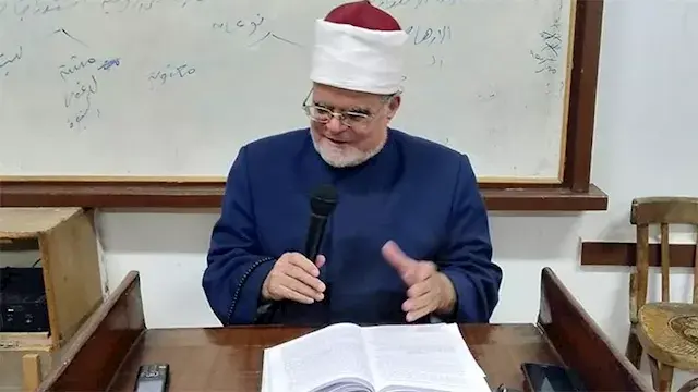 هل القيام للناس عند السلام مكروه وليس من السنة؟.. عالم أزهري يجيب