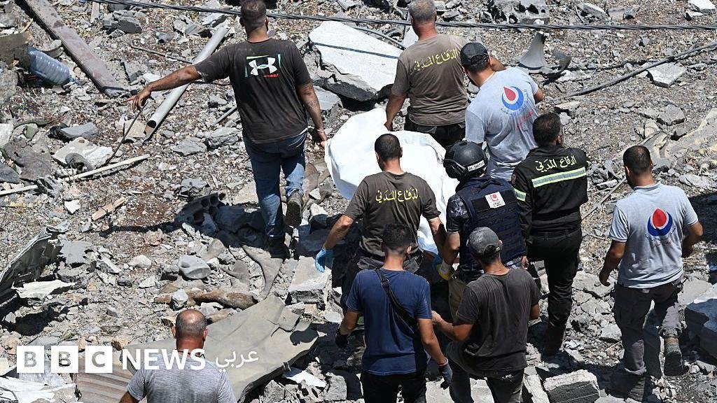 إسرائيل تعلن إصابة ثلاثة جنود واستهداف قيادي في حزب الله، ومقتل 11 شخصاً في غارات على لبنان