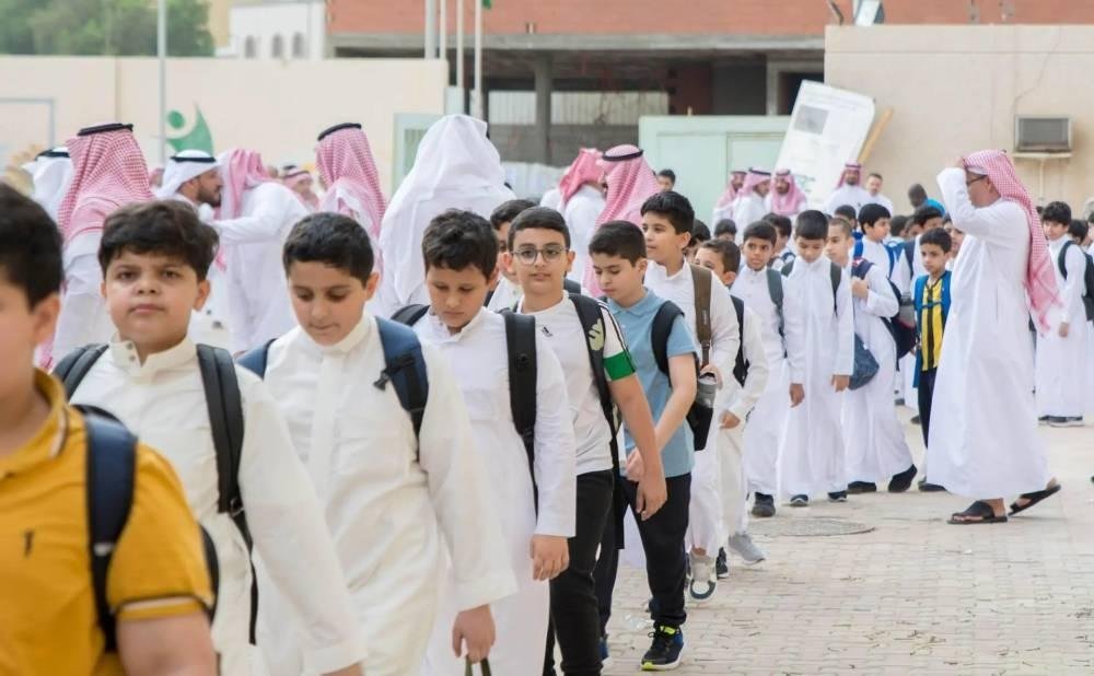 الكادر التعليمي.. تفوق نسائي وتصدر للمرحلة الابتدائية