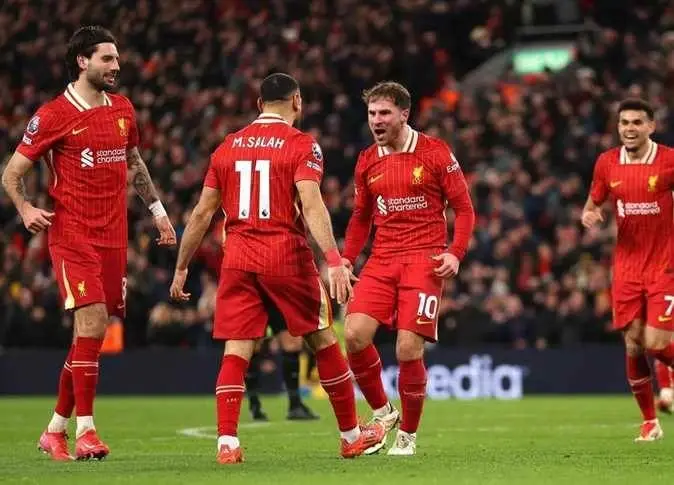 من يرتدي قميص محمد صلاح في ليفربول؟.. صراع رباعي