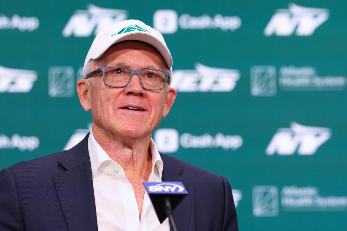 US billionaire Woody Johnson acquires minor Aston Martin F1 stake