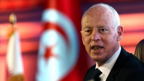تونس.. قيس سعيد يربط تحقيق مطالب المواطنين بتفكيك شبكات الفساد