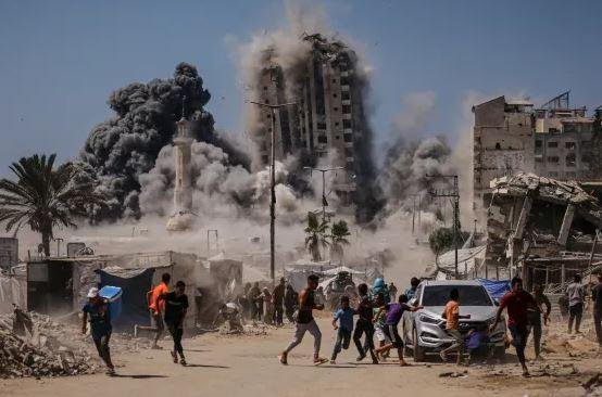 تجدد قصف الاحتلال المدفعي واستهدافه أنحاء متفرقة من قطاع غزة