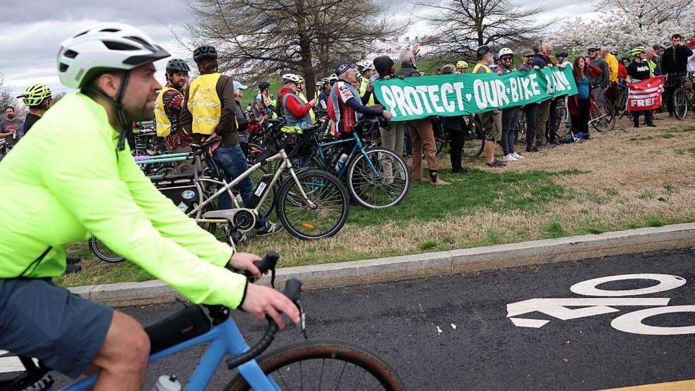 DOT cranks up its campaign to strip bike lane references from federal websites