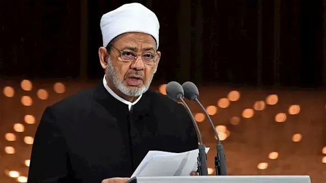 شيخ الأزهر يعزي أسر شهداء "لقمة العيش" ضحايا حادث الإسماعيلية