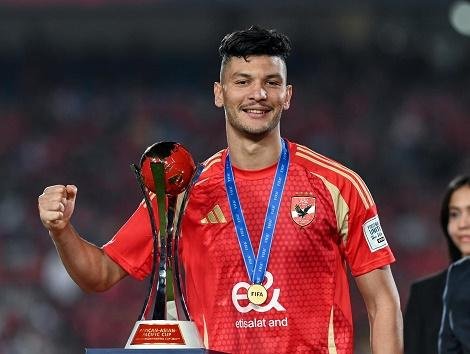 الأهلي يرجئ صفقته الأجنبية لحين حسم ملف أشرف داري
