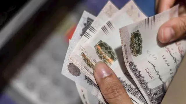 5   علامات تكشف العملات الورقية المزورة.. كيف تتأكد من سلامة النقود قبل قبولها؟