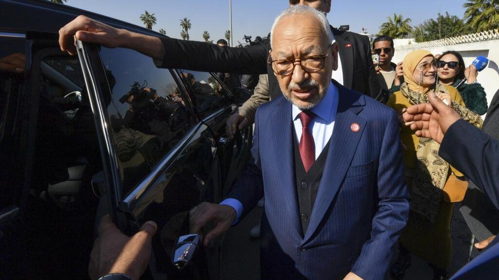 تونس: هيئة الدفاع تحذر من تدهور وضع راشد الغنوشي الصحي داخل السجن
