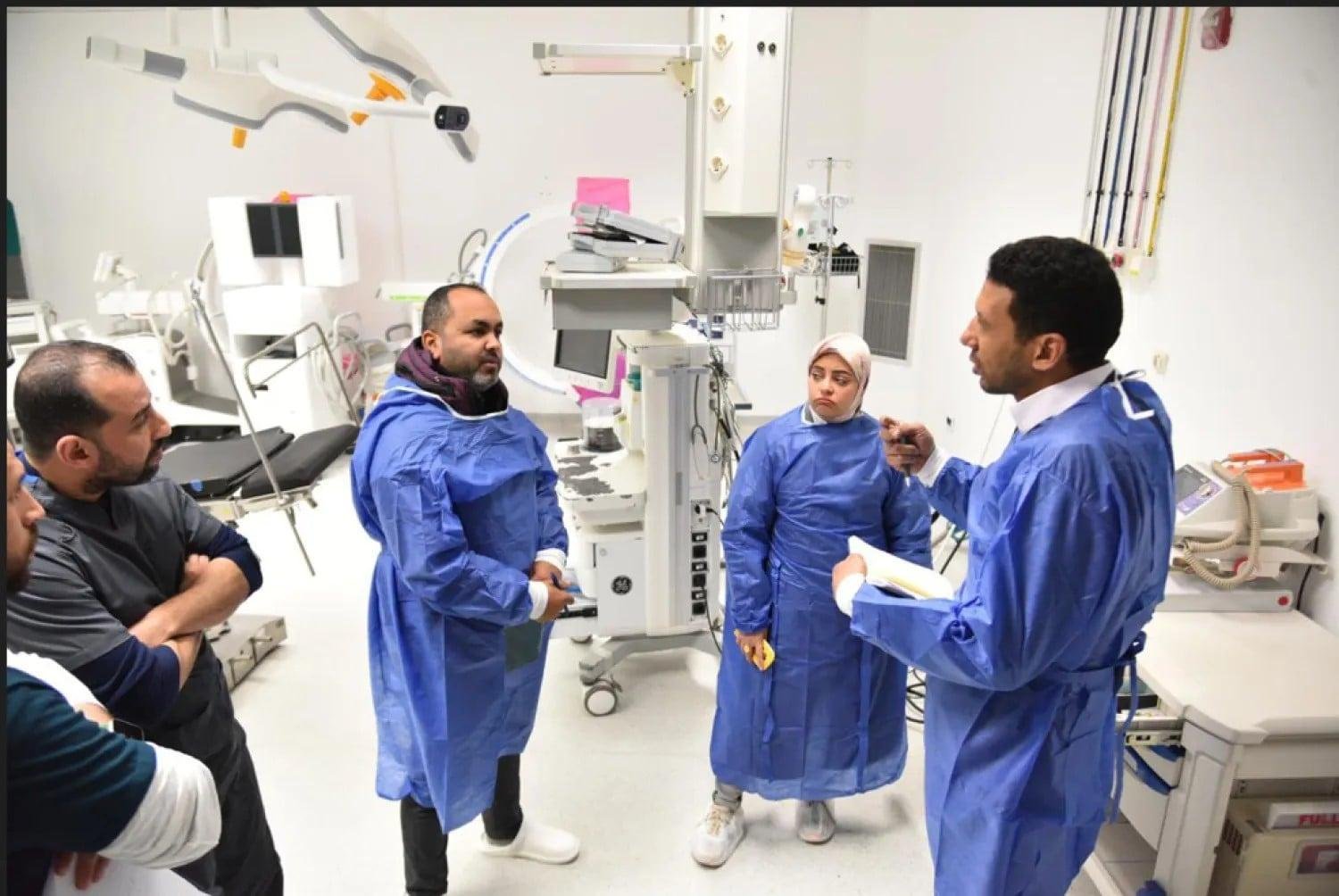 أمين عام نقابة الأطباء: قبول طلاب بكليات طب بمجموع 50% يهدد بتخريج أطباء غير مؤهلين