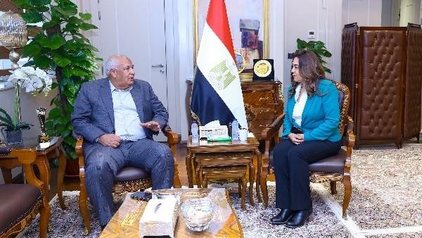 وزيرة التنمية المحلية تتابع مشروعات الاستثمار وملفات التصالح والتقنين بمطروح