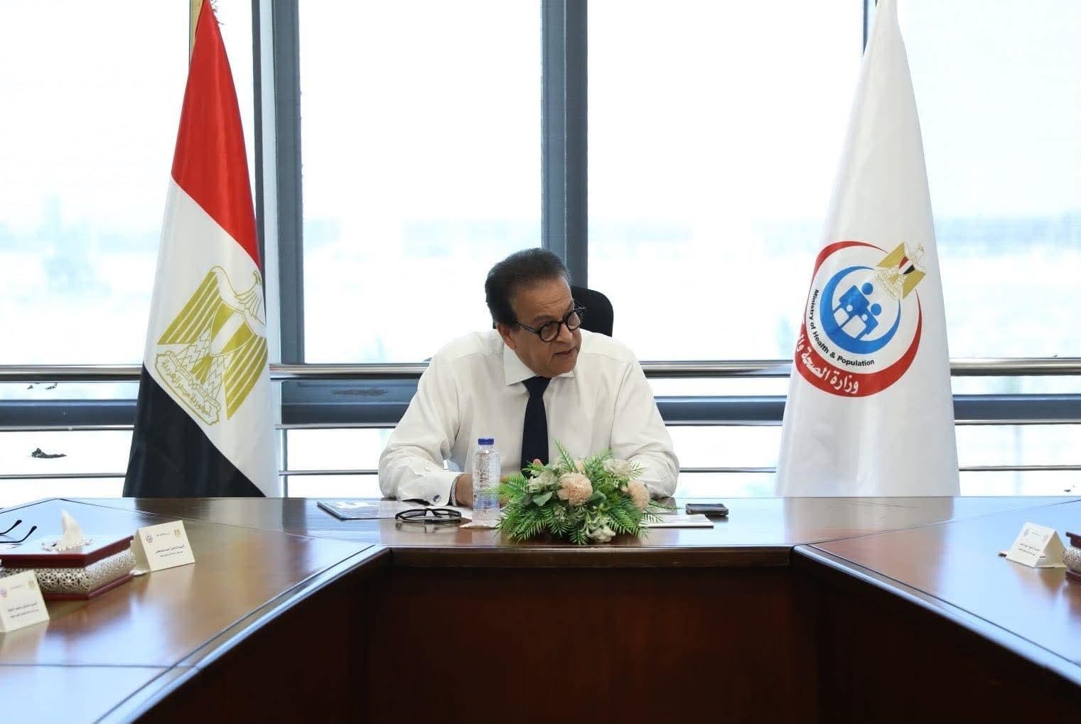 وزير الصحة يبحث التوسع في جراحات استبدال المفاصل باستخدام تقنية الروبوت