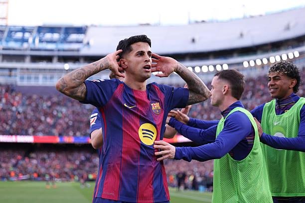 برشلونة يقترب من استعادة جواو كانسيلو بعقد جديد