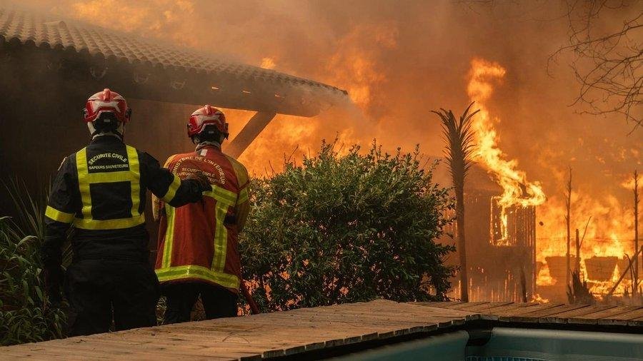 إجلاء أكثر من 250 ألف شخص بسبب حرائق غير مسبوقة تضرب فرنسا وإسبانيا