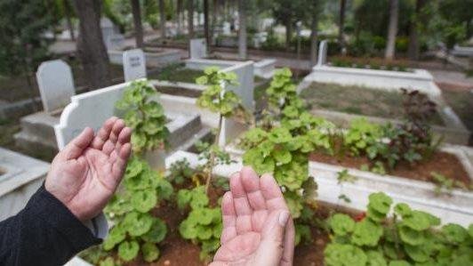 حكم الدعاء للميت بقول "اللهم اجعل مثواه الجنة".. دار الإفتاء تجيب