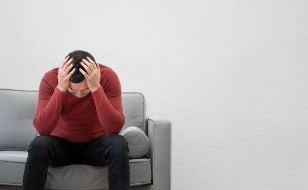 من القلق إلى اضطرابات النوم.. كيف تؤثر متابعة جرائم العنف على صحتك النفسية؟