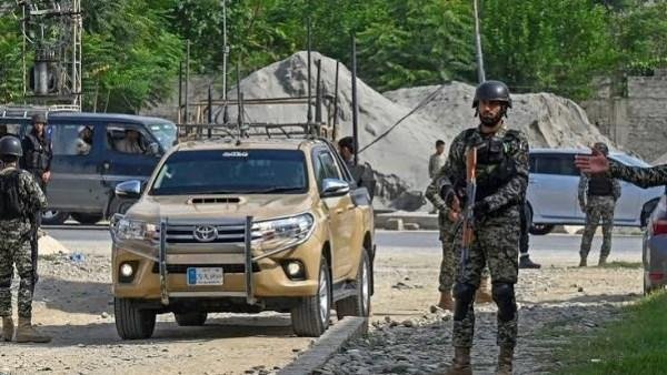 15 قتيلًا في هجوم دمو ي على نقطة للشرطة شمال باكستان