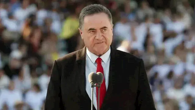 وزير الدفاع الإسرائيلي يقيل قائد القيادة المركزية على الهواء مباشرة.. ما السبب؟
