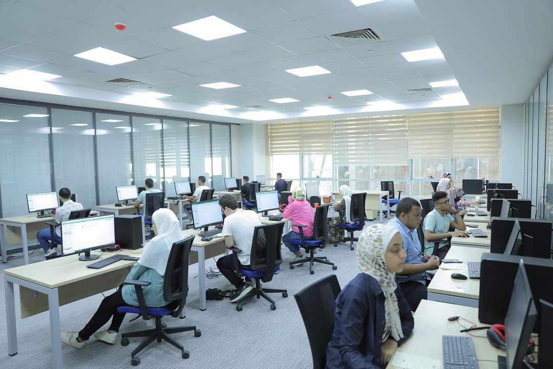 المشرف على مكتب التنسيق يؤكد ضرورة تحديث المناهج بالكليات