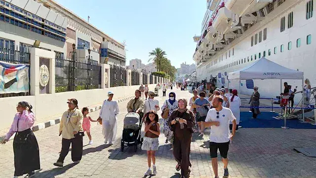 وصول 3846 سائحًا.. ميناء الإسكندرية يستقبل الرحلة الخامسة للسفينة"Aroya"-صور