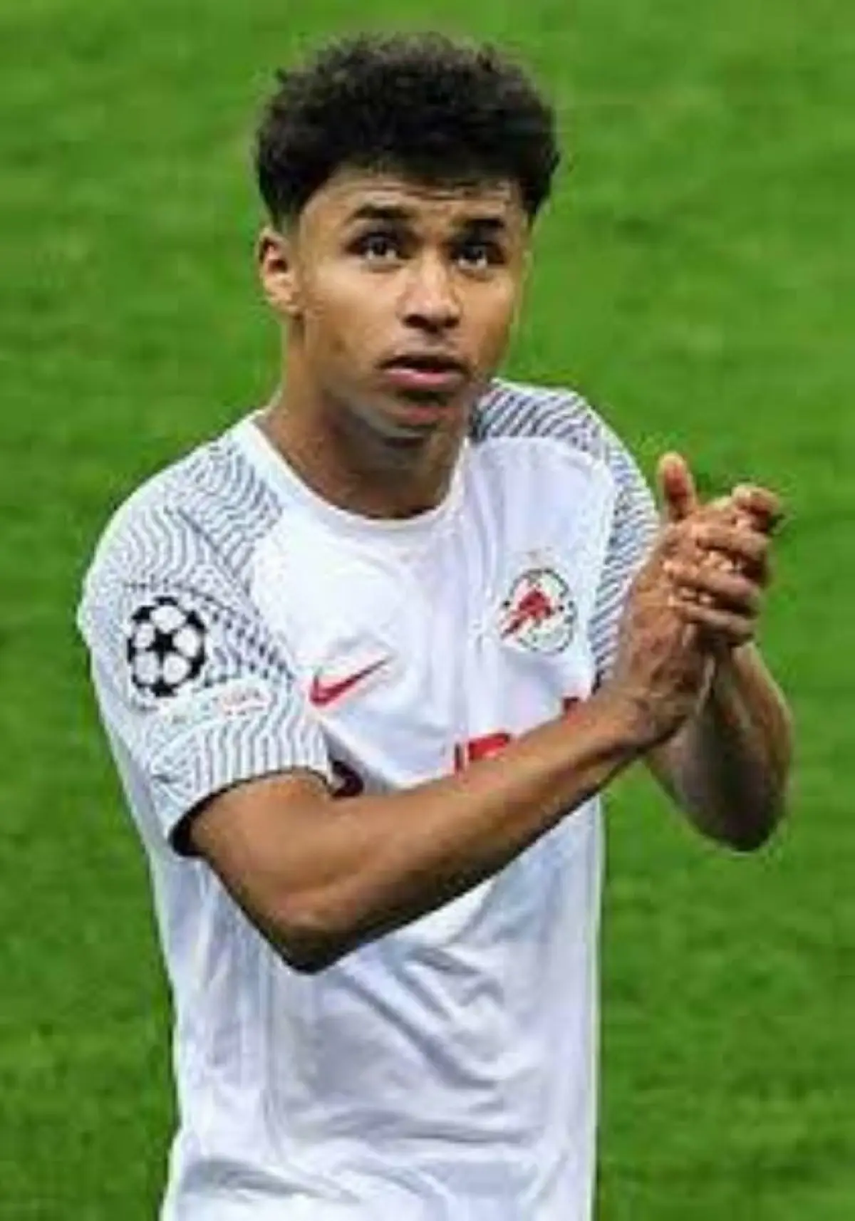 رسميًا.. برشلونة يعلن التعاقد مع كريم أديمى
