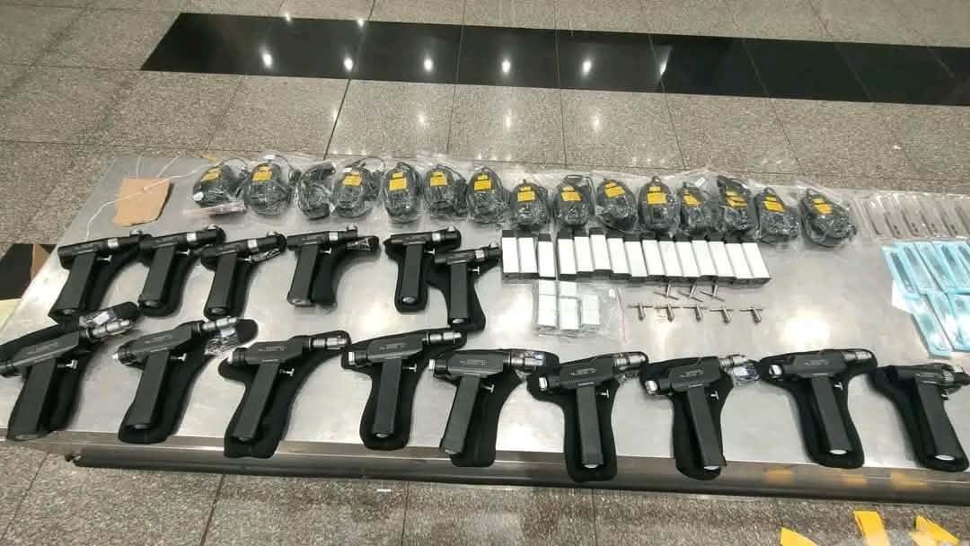ضبط 3 محاولات تهريب ماريجوانا و363 حقنة وأمبول تخسيس و152 قطعة من مستلزمات جراحة بمطار القاهرة