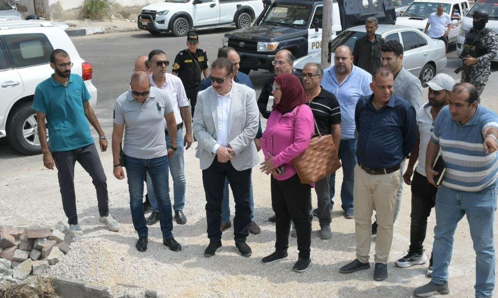 محافظ بورسعيد ينتقد بطء تطوير ميدان وحديقة المسلة