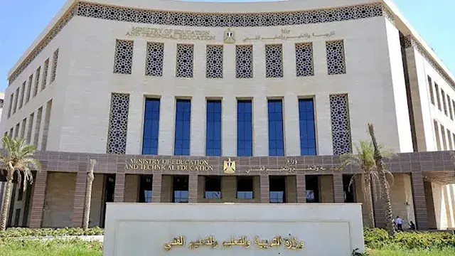 مصدر بالتعليم يكشف السر.. قصة طالبة بالفيوم حصلت على 90% ورسبت في الأحياء