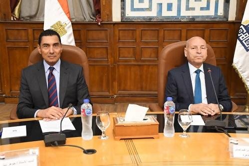 وزير الرياضة ومحافظ القاهرة يبحثان تعزيز التعاون في القطاعين الشبابي والرياضي
