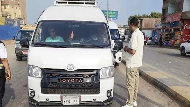 الجيزة تسلم 20 رخصة سرفيس جديدة لدعم خطوط البدرشين ومدن الجنوب