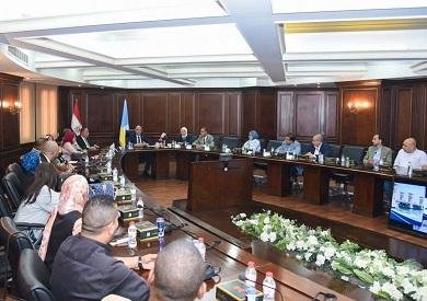 «التوسع العمراني المنضبط وعودة البحر للمواطن».. محافظ الإسكندرية يكشف خطط المحافظة للتخطيط العمراني والشواطئ