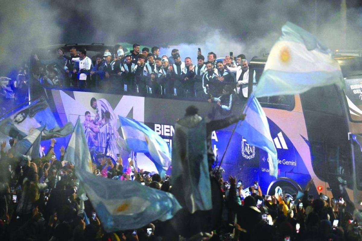 Thousands welcome home Argentina squad, without Messi, despite World Cup loss