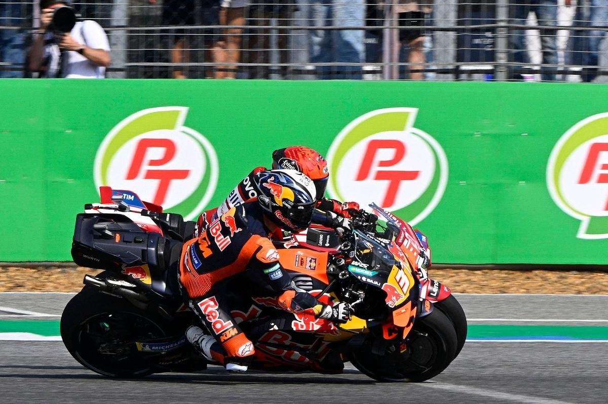 Pedro Acosta: “I’ve never had friends in the paddock, I don’t have any qualms overtaking anyone”