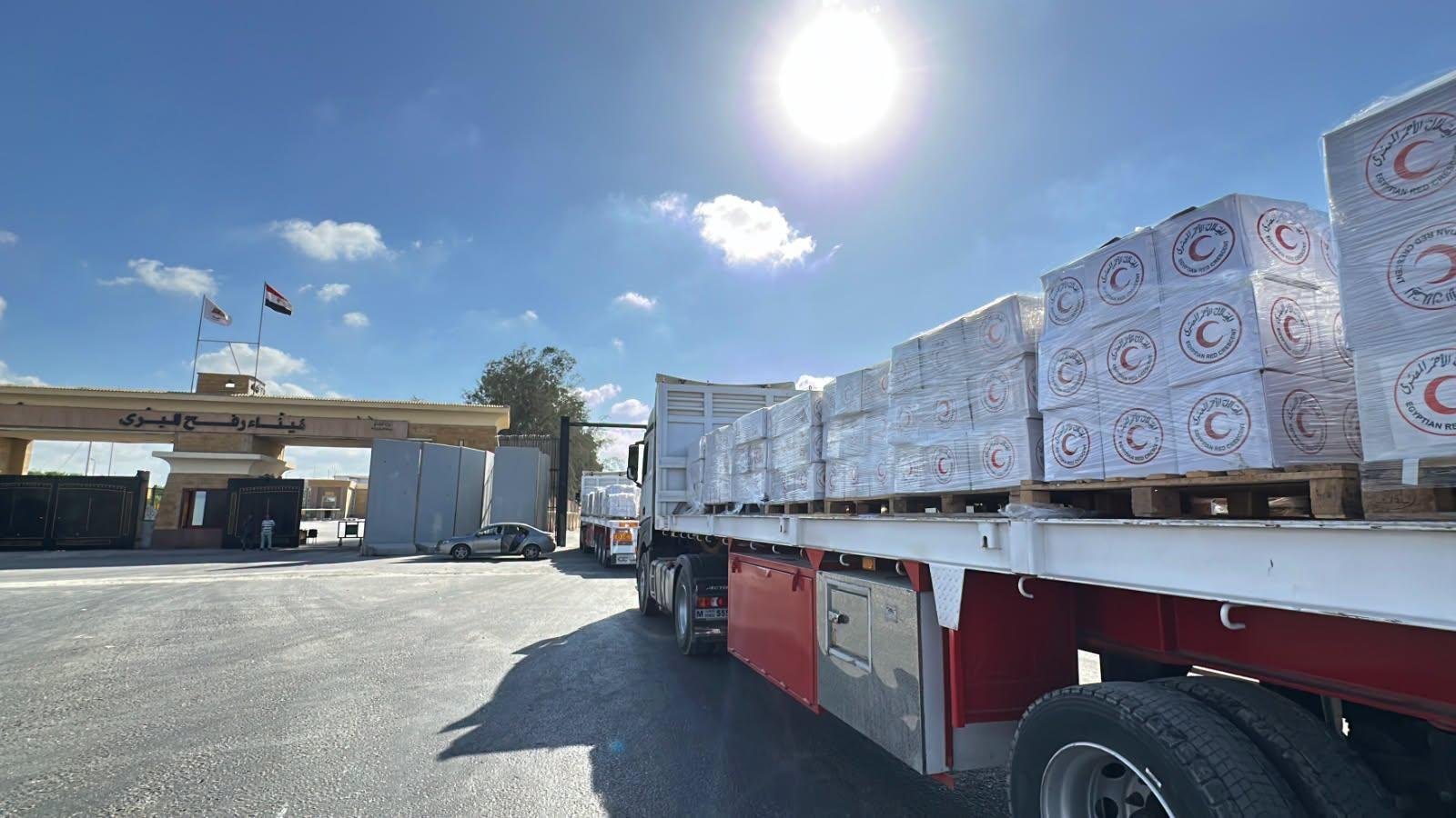 دخول مساعدات إنسانية متنوعة من معبر رفح البري لدعم قطاع غزة