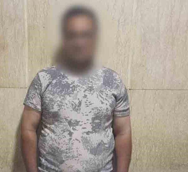 ضبط مندوب مبيعات يدير صفحة بمواقع التواصل للترويج لممارسة أعمال الفجور