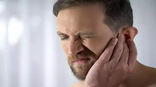 ماذا تفعل إذا دخلت حشرة إلى أذنك؟ طرق آمنة للتخلص منها