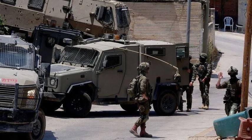 تقديرات إسرائيلية: ضابط قُتل بنيران صديقة خلال أحداث بلدة تل بالضفة