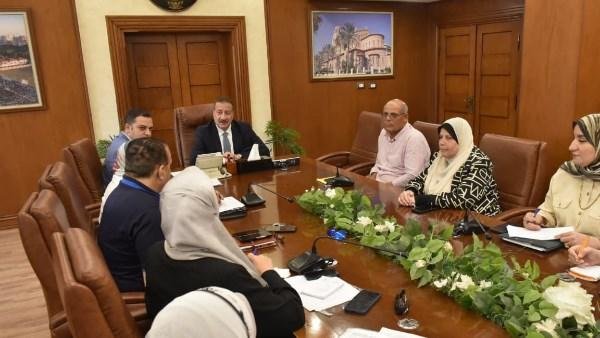 محافظ بورسعيد: إيجاد حلول فورية لتنفيذ المشروعات والالتزام بالجداول الزمنية
