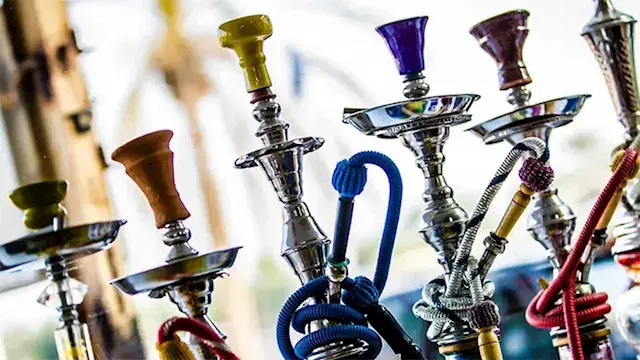 100 ضعف.. فجوة خيالية في أسعار حجر الشيشة بالساحل الشمالي والمقاهي الشعبية